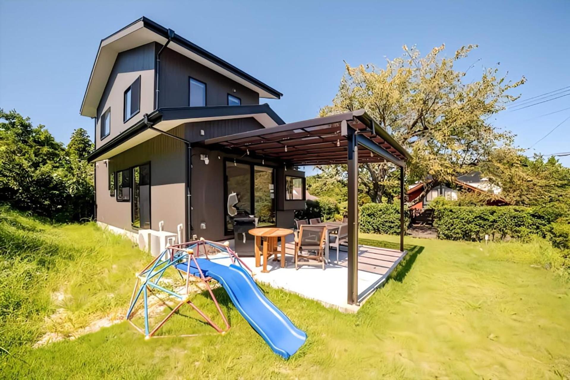 屋根付き屋外ガス式bbq ぐらんぱる公園シャボテン動物公園絶好立地貸別荘stella 星空眺望 遊具 ホームシアター 大画面任天堂スイッチ 伊東市 エクステリア 写真